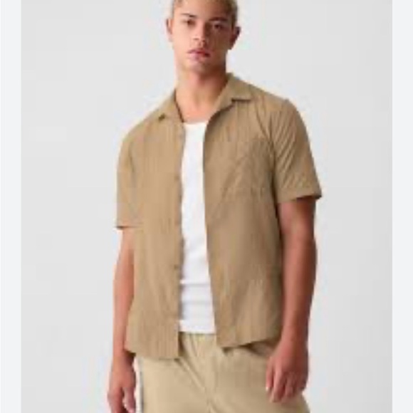 Gap Textured Resort Shirt - Picture 2 of 4